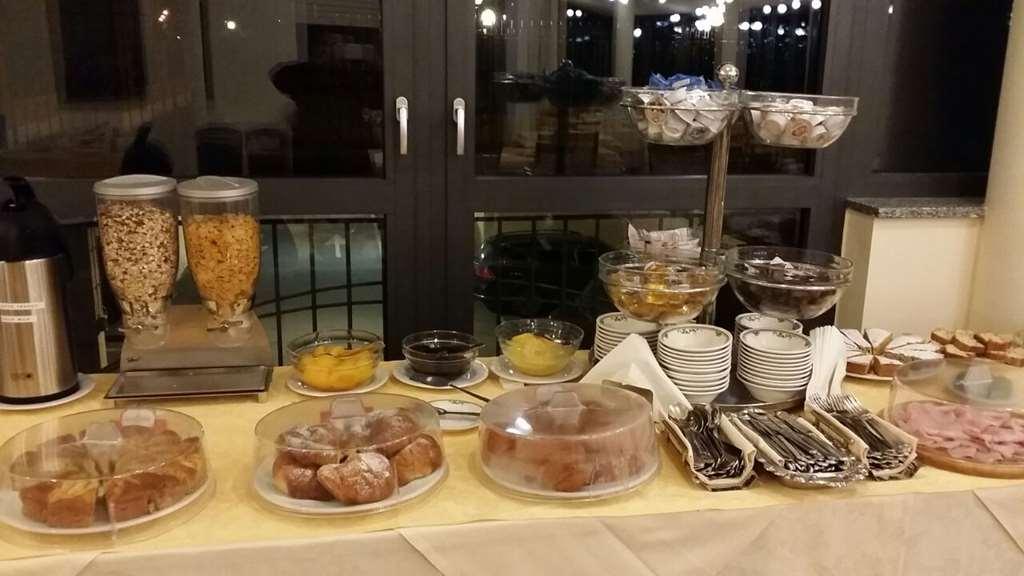 Hotel San Giorgio Sangano Ресторан фото